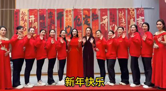 ������\�����Ҹ��M���g���w˹�_ף�����Ěg��һ·�����