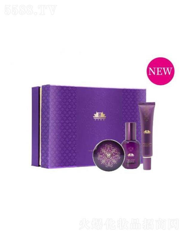 �m�ʺ��K�����@��|˪���b �y�B(y��ng)��һ��͸��(x��)ā�Ử