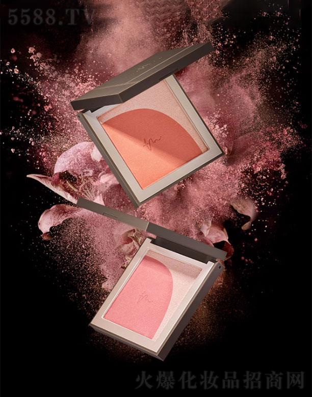 ���ȿɆ�ɫ���t�߹�һ�w�P