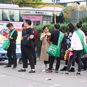 ֻ��ƴ���������Mȡ�����ڳ�Խ�����쾫Ӣ����