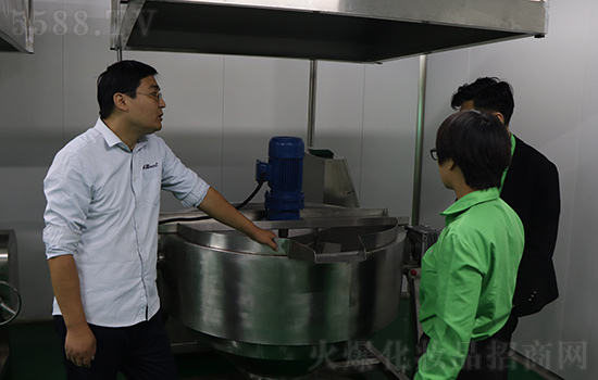 團(tuán)隊還參觀了生產(chǎn)車間 團(tuán)隊還參觀了生產(chǎn)車間