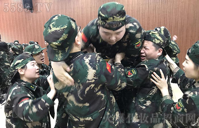 比出風采,超越自我!火爆每一個人都是“戰(zhàn)士”! 比出風采,超越自我!火爆每一個人都是“戰(zhàn)士”!