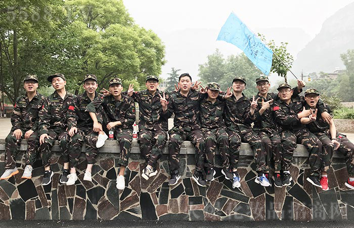 不拋棄,不放棄!艱苦奮斗,自力更生! 不拋棄,不放棄!艱苦奮斗,自力更生!