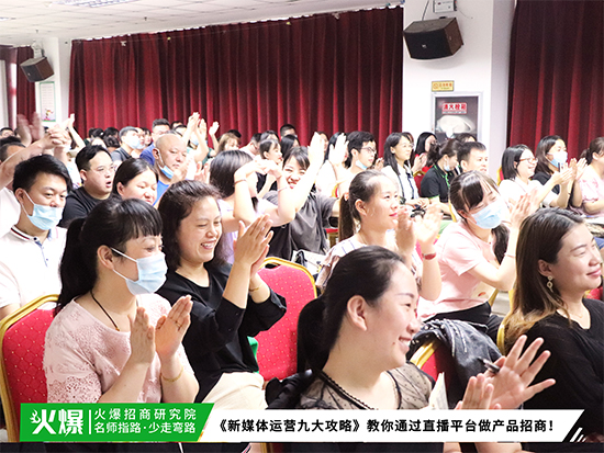 直播+視頻+社群營銷!《新媒體運(yùn)營九大攻略》幫助企業(yè)快速上手運(yùn)作新媒體!3 直播+視頻+社群營銷!《新媒體運(yùn)營九大攻略》幫助企業(yè)快速上手運(yùn)作新媒體!3