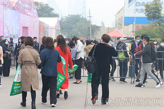 第47屆鄭州美業(yè)博覽會(huì)第二天火熱持續(xù)進(jìn)行中,延續(xù)首日精彩 第47屆鄭州美業(yè)博覽會(huì)第二天火熱持續(xù)進(jìn)行中,延續(xù)首日精彩