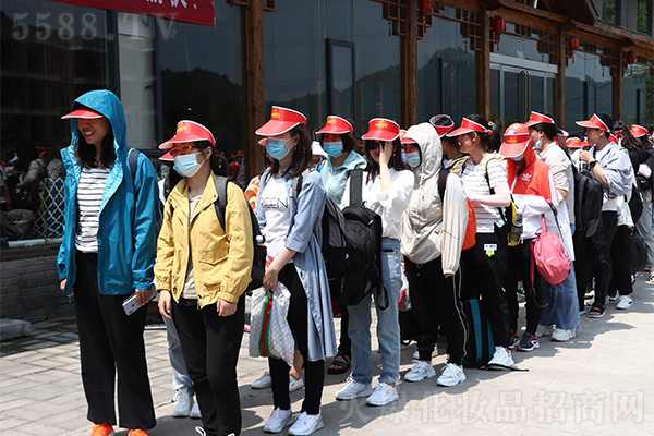 游覽老君山、行走山水間 游覽老君山、行走山水間
