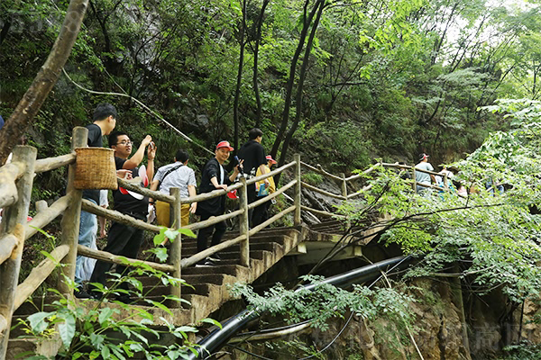 翻過這座山,聆聽自己的聲音 翻過這座山,聆聽自己的聲音
