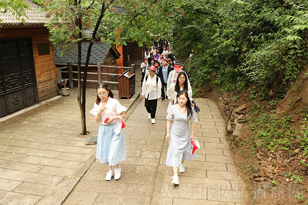 一生很短,世界很大,風(fēng)景很美 一生很短,世界很大,風(fēng)景很美