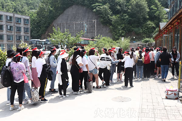 水利萬物而不爭(zhēng) 水利萬物而不爭(zhēng)