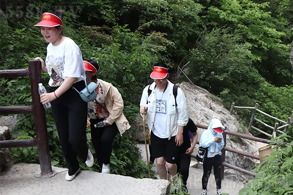 上善若水,為而不爭 上善若水,為而不爭