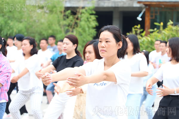 上善若水,為而不爭 上善若水,為而不爭