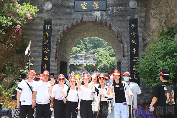 跟著火爆網(wǎng)游老君山,放松心情,傳承國(guó)學(xué)經(jīng)典 跟著火爆網(wǎng)游老君山,放松心情,傳承國(guó)學(xué)經(jīng)典