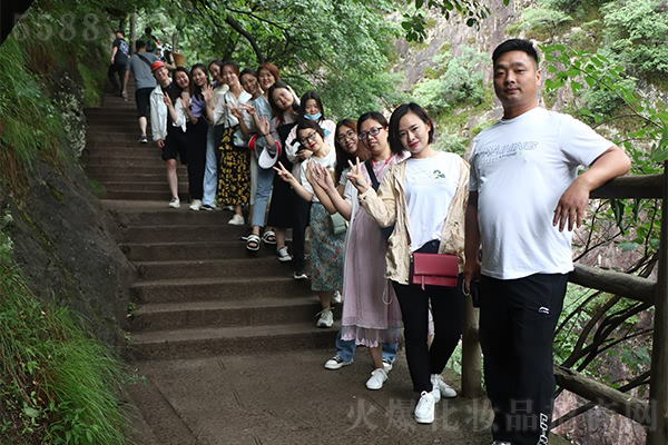 攀登高峰,不止你我 攀登高峰,不止你我