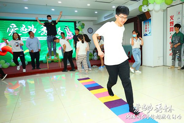 �\�ӽ≺����ӵ������𱬾W(w��ng)�����\�� ���ഺ��5���\�����Օ��A�M�e�k