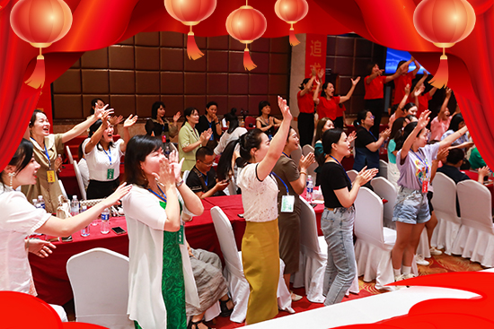 兔年到,好運(yùn)來(lái)!湖南黃香化妝品公司祝您新年快樂(lè)! 兔年到,好運(yùn)來(lái)!湖南黃香化妝品公司祝您新年快樂(lè)!