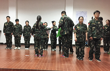 ���س��Z����Ը�����Լ��S�µđ��P�Z�ԣ�