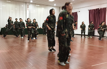 �����X(ju��)�����Ʊ��O�ޣ��@һ·�҂��A��Ư����