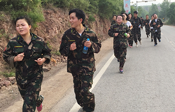 15����ͽ��ĥ�Z���𱬾W(w��ng)�T�;�Ӣ�F(tu��n)�(du��)���O����