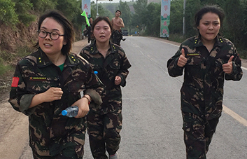 ���˲����������ŗ�������ֱǰ��