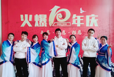 �]���𱬣�����ഺ���r(n��ng)�Y�W(w��ng)С����Ӱ����